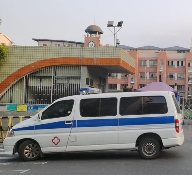 广平救护车出租护送骨折病人一公里多少钱